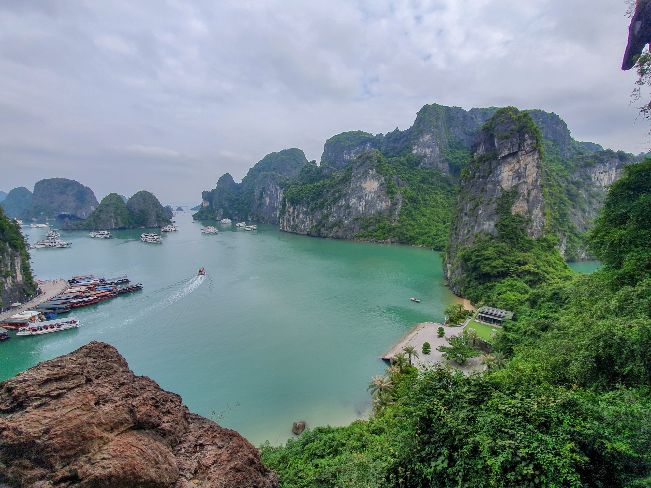 Quang Ninh to welcome foreign tourists with vaccine passport from 2022